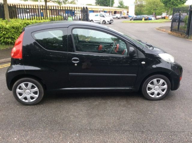 2010 Peugeot 107 1.0 Urban 3d image 2