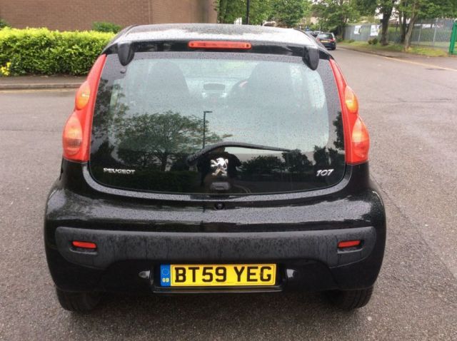 2010 Peugeot 107 1.0 Urban 3d image 3