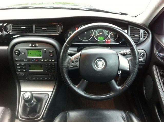 2005 Jaguar X-Type 2.2 Sport 5d image 10