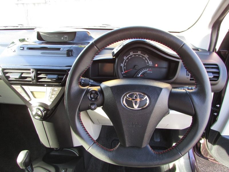 2014 Toyota iQ 1.0 VVT-I IQ2 CVT image 8
