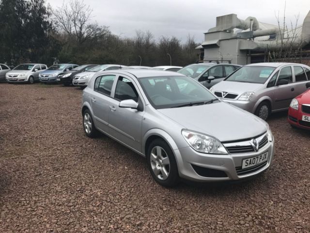2007 Vauxhall Astra 1.4 16V 5dr image 1