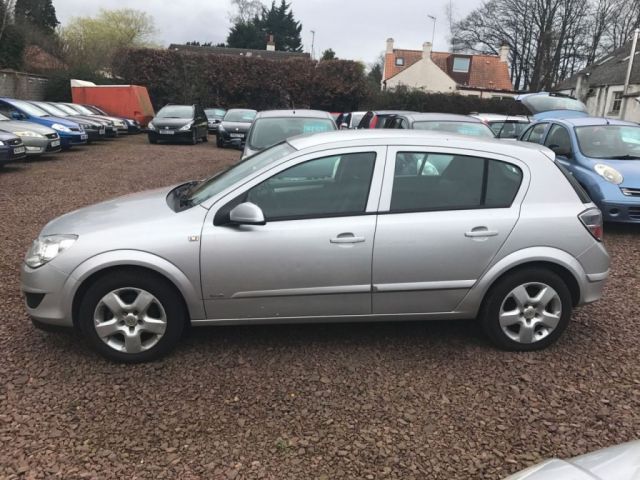 2007 Vauxhall Astra 1.4 16V 5dr image 4