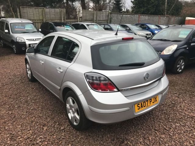 2007 Vauxhall Astra 1.4 16V 5dr image 5