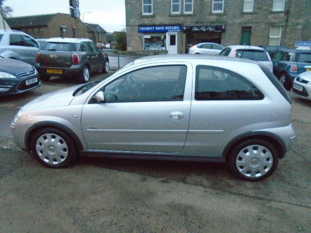 2005 Vauxhall Corsa 1.4 16V 3 image 2