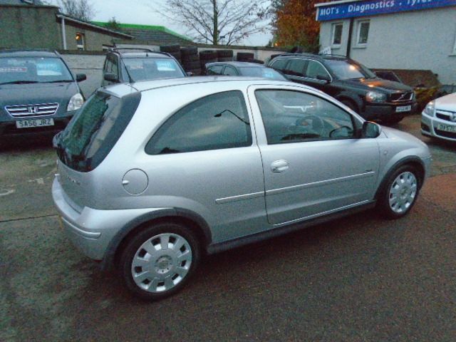 2005 Vauxhall Corsa 1.4 16V 3 image 5