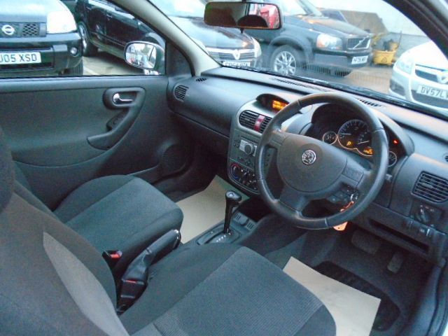 2005 Vauxhall Corsa 1.4 16V 3 image 6