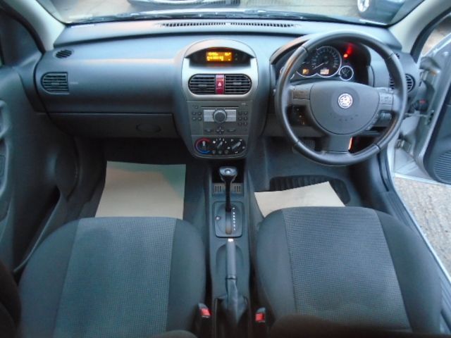 2005 Vauxhall Corsa 1.4 16V 3 image 7