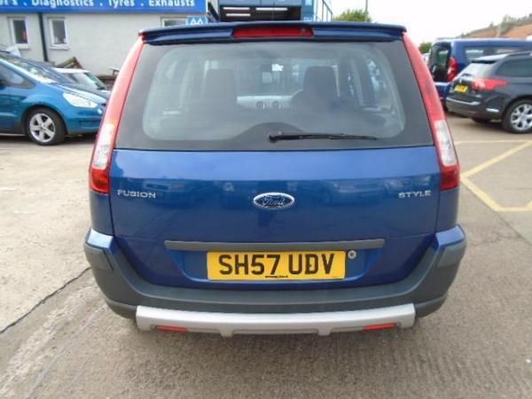 2007 Ford Fusion 1.4 dr image 4