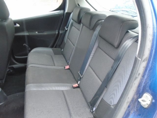 2010 Peugeot 207 1.4 S 16V 5dr image 6