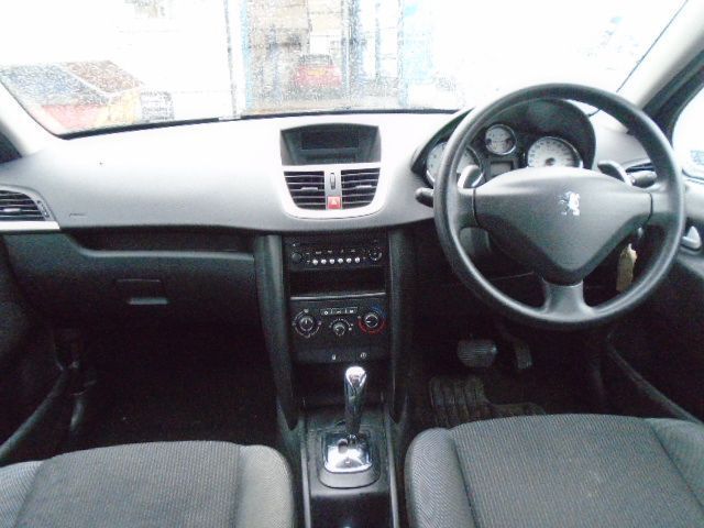 2010 Peugeot 207 1.4 S 16V 5dr image 7