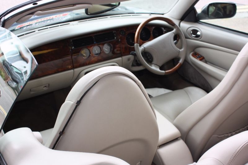 1997 Jaguar XK8 4.0 image 8