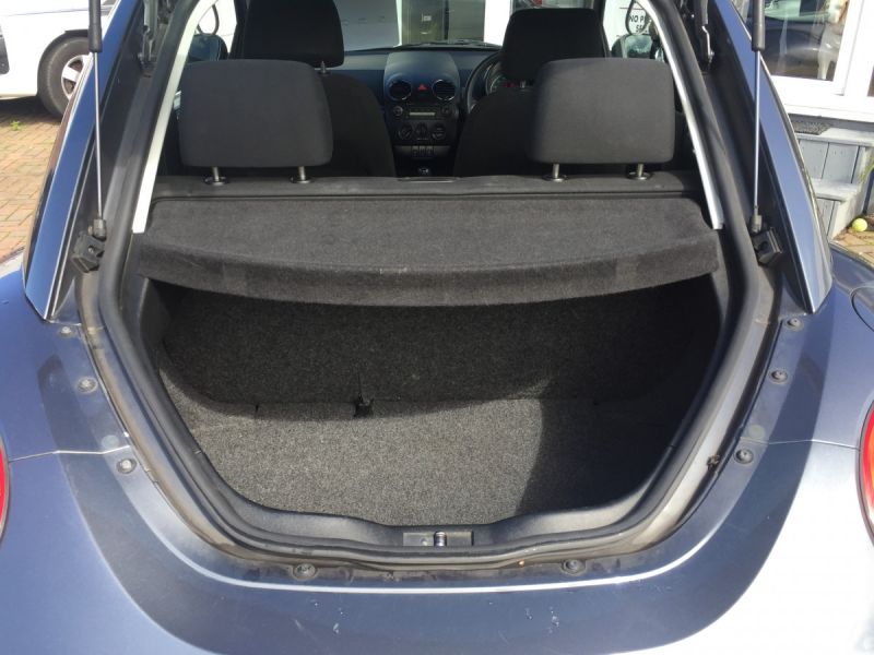 2006 Volkswagen Beetle 1.6 Luna image 9