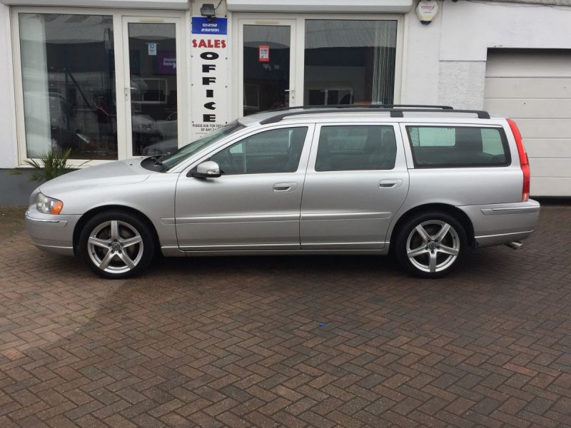 2007 Volvo V70 2.4 4dr image 2