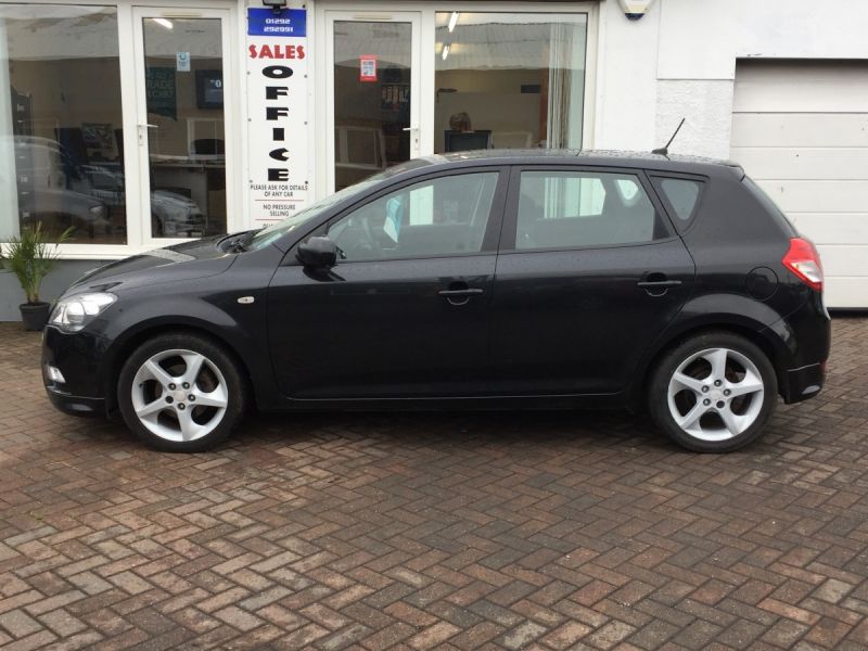 2010 Kia Ceed 1.6TD 5dr image 2