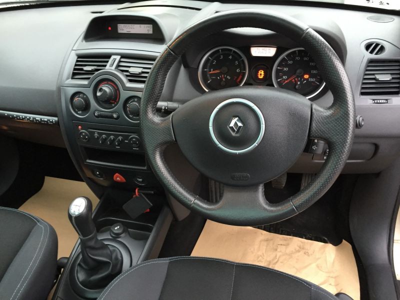 2008 Renault Megane 1.6 2dr image 6