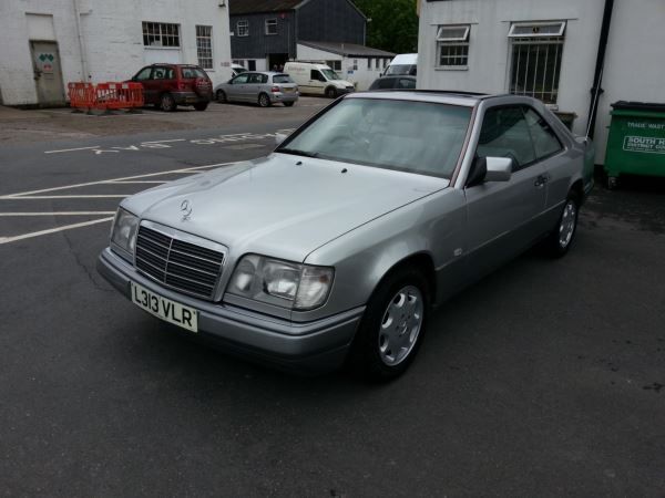 1993 Mercedes-Benz E Class 220 image 3