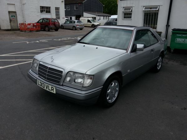 1993 Mercedes-Benz E Class 220 image 3