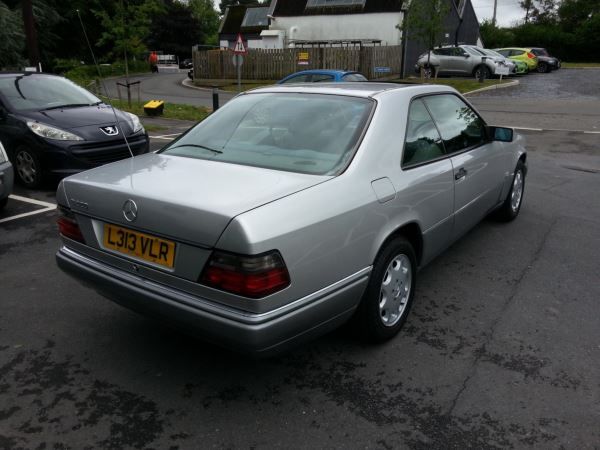 1993 Mercedes-Benz E Class 220 image 6