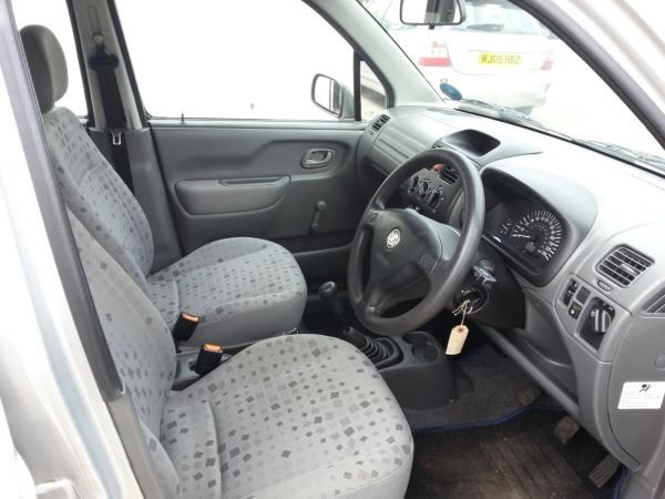 2002 Vauxhall Agila 1.0i 12V image 7