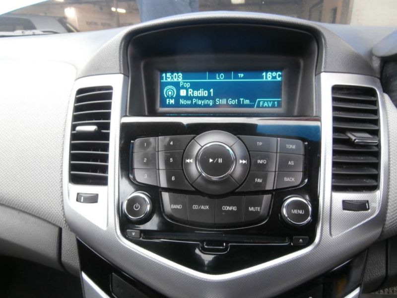 2011 Chevrolet Cruze 1.8 LT 4dr image 9