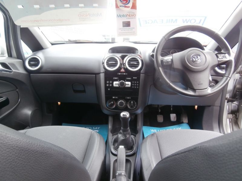 2007 Vauxhall Corsa 1.4 16V 5dr image 6