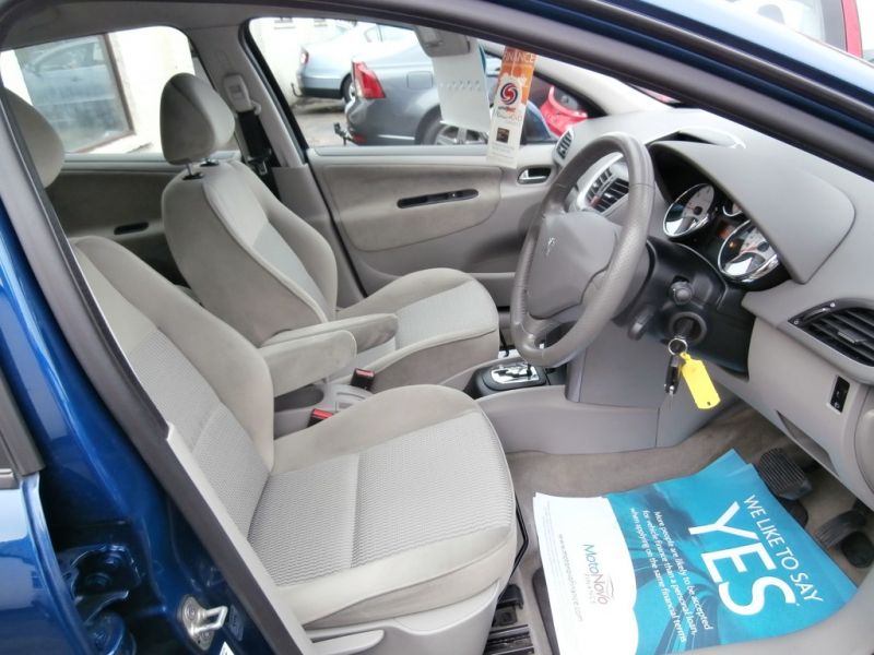 2009 Peugeot 207 1.6 SE 5dr image 5