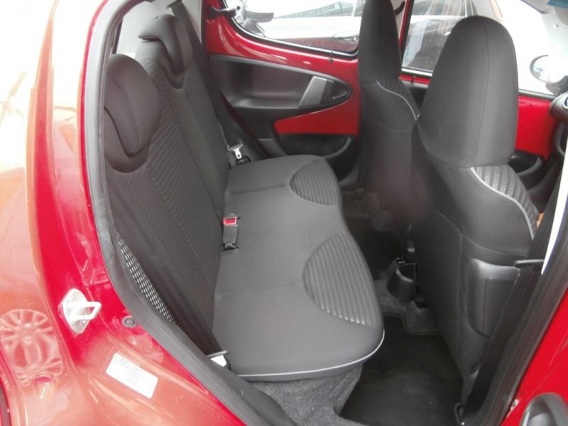 2012 Peugeot 107 1.0 5dr image 6