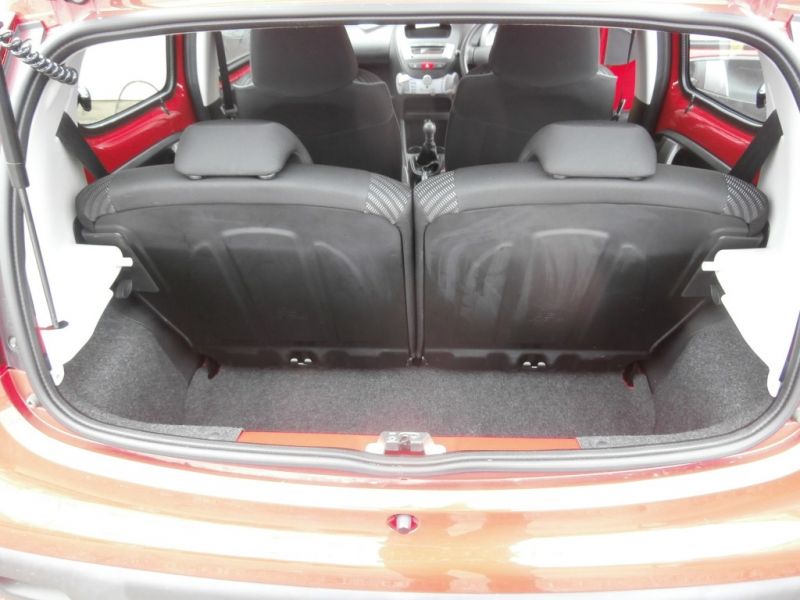 2012 Peugeot 107 1.0 5dr image 9