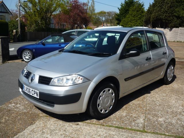 2006 Renault Megane 1.4 16V 5dr image 1