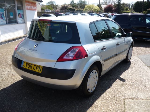 2006 Renault Megane 1.4 16V 5dr image 4