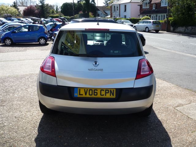 2006 Renault Megane 1.4 16V 5dr image 5