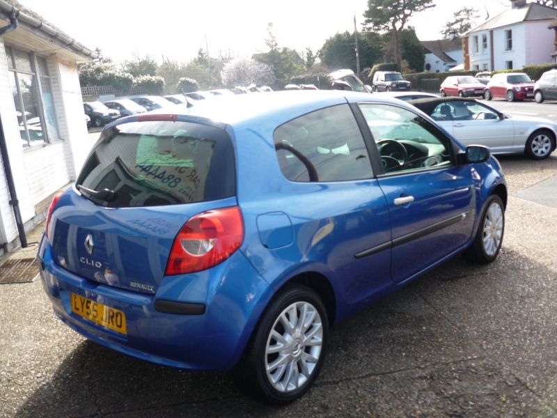 2006 Renault Clio 1.4 16v 3dr image 5