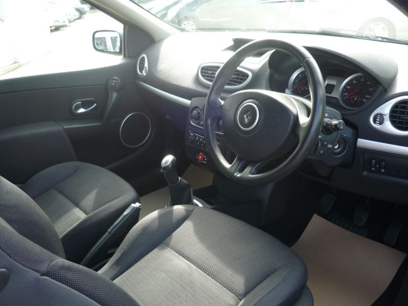 2006 Renault Clio 1.4 16v 3dr image 6