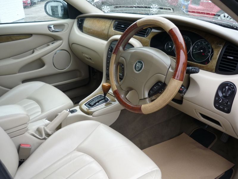 2003 Jaguar X-type 2.5 V6 SE 4dr image 6