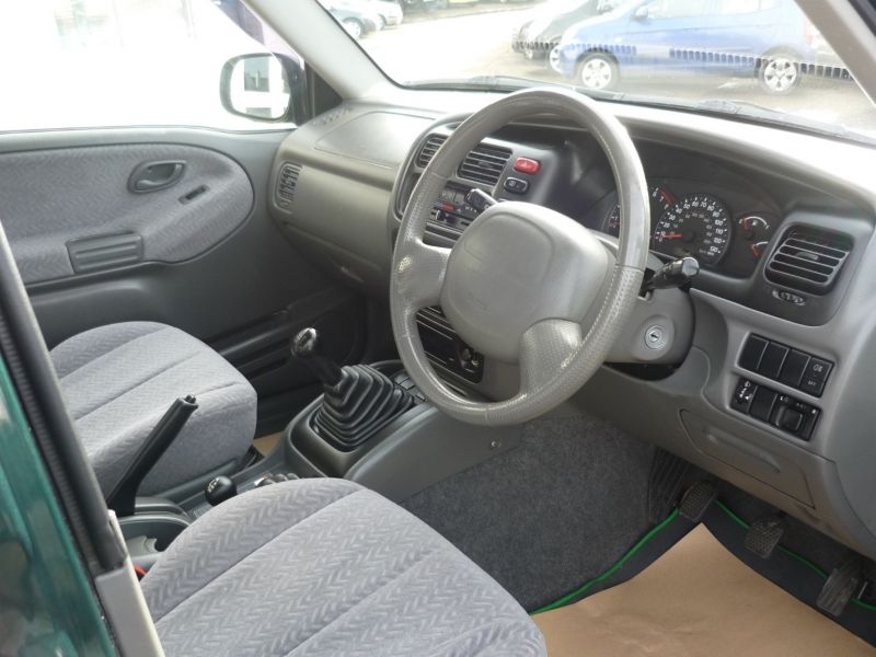 2001 Suzuki Grand Vitara 16v image 6