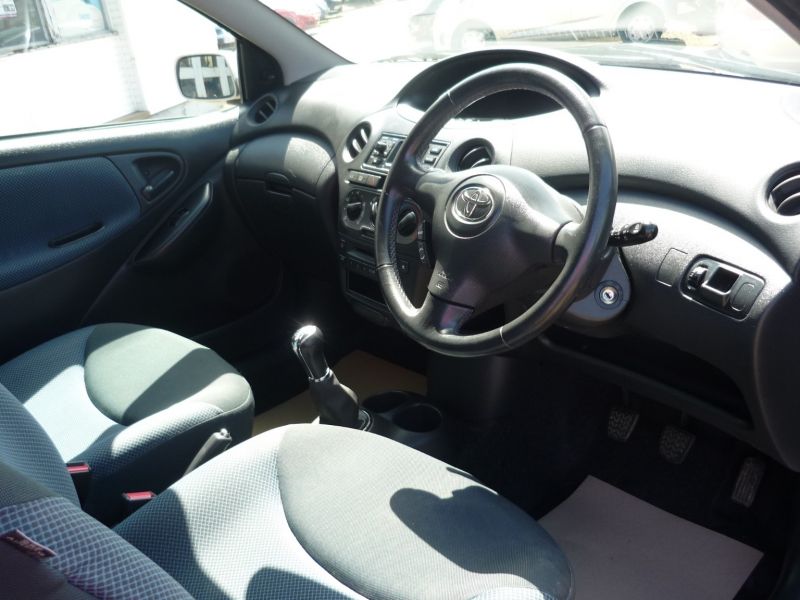 2005 Toyota Yaris VVT-I 3dr image 6