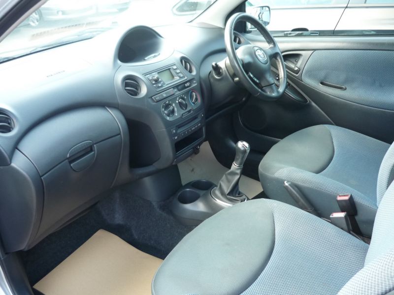 2005 Toyota Yaris VVT-I 3dr image 7