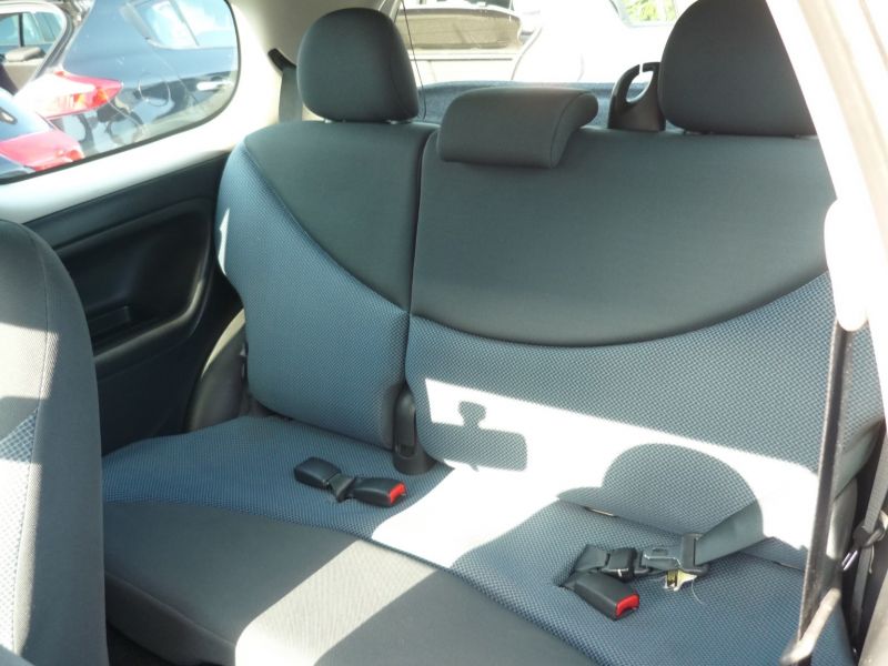2005 Toyota Yaris VVT-I 3dr image 8