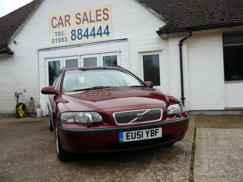 2001 Volvo V70 2.4 image 1