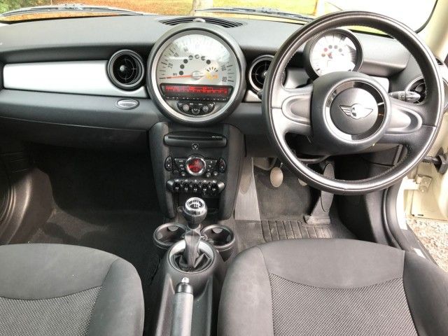 2010 MINI Hatch One 1.6 3dr image 9