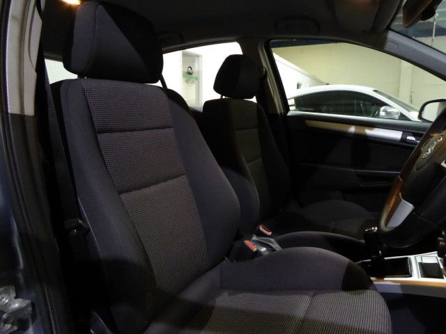 2008 Vauxhall Astra 1.6 i 16v SXi 5dr image 5