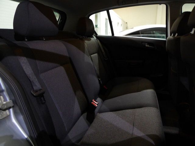 2008 Vauxhall Astra 1.6 i 16v SXi 5dr image 6