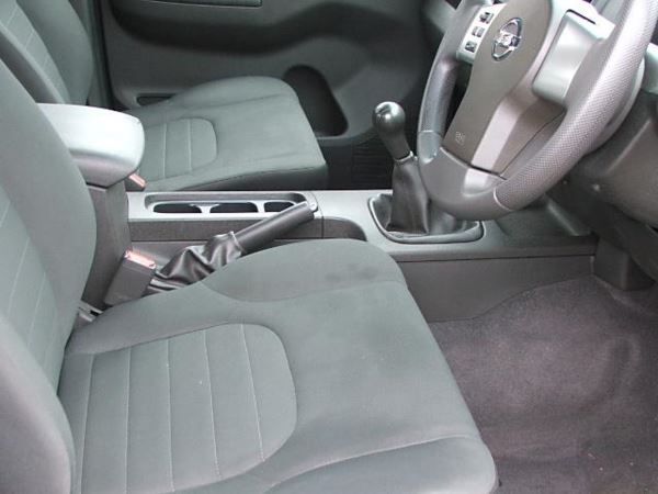 2014 Nissan Navara DCI Visia 4x4 image 8