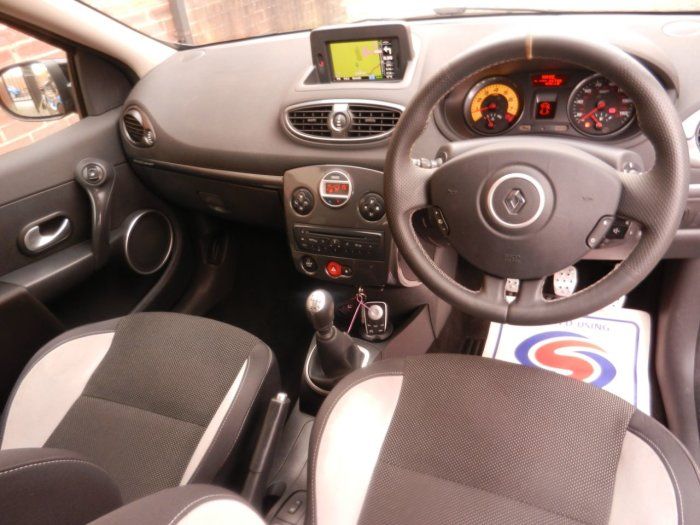 2011 Renault Clio 2.0 16V 3dr image 6
