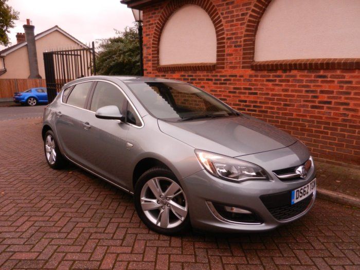 2013 Vauxhall Astra 1.4i 16V SRi 5dr image 1