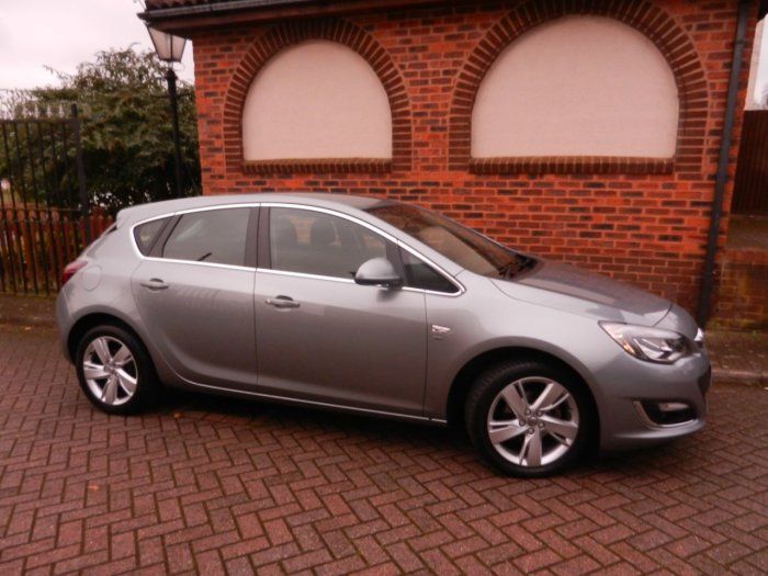 2013 Vauxhall Astra 1.4i 16V SRi 5dr image 2