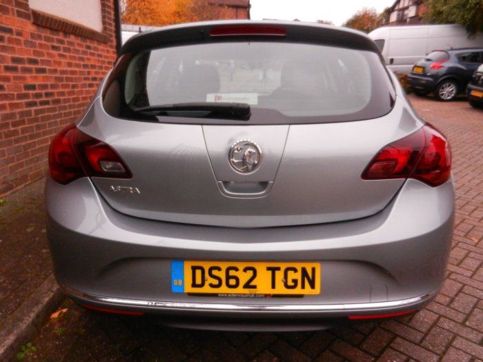 2013 Vauxhall Astra 1.4i 16V SRi 5dr image 5