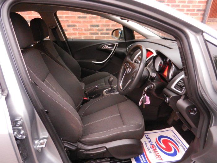 2013 Vauxhall Astra 1.4i 16V SRi 5dr image 6