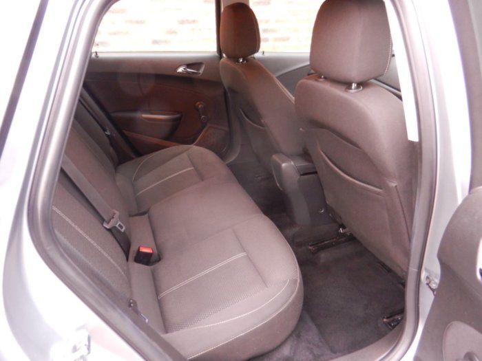 2013 Vauxhall Astra 1.4i 16V SRi 5dr image 8