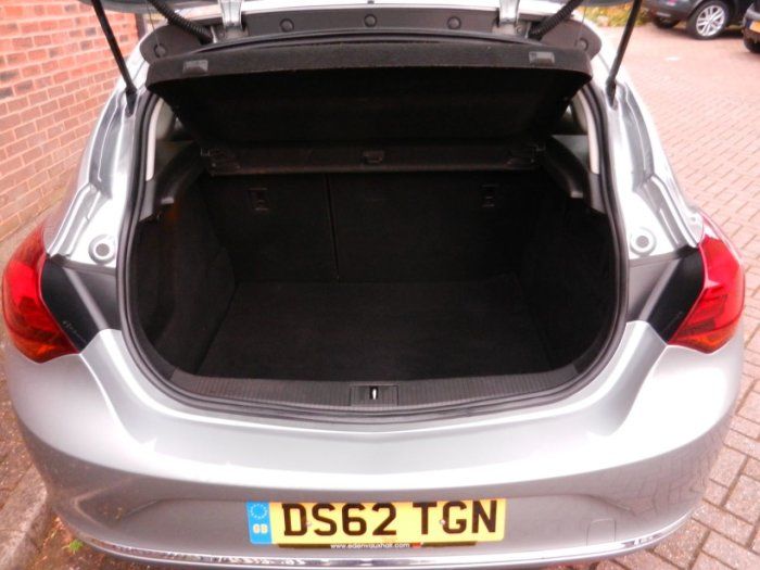 2013 Vauxhall Astra 1.4i 16V SRi 5dr image 9